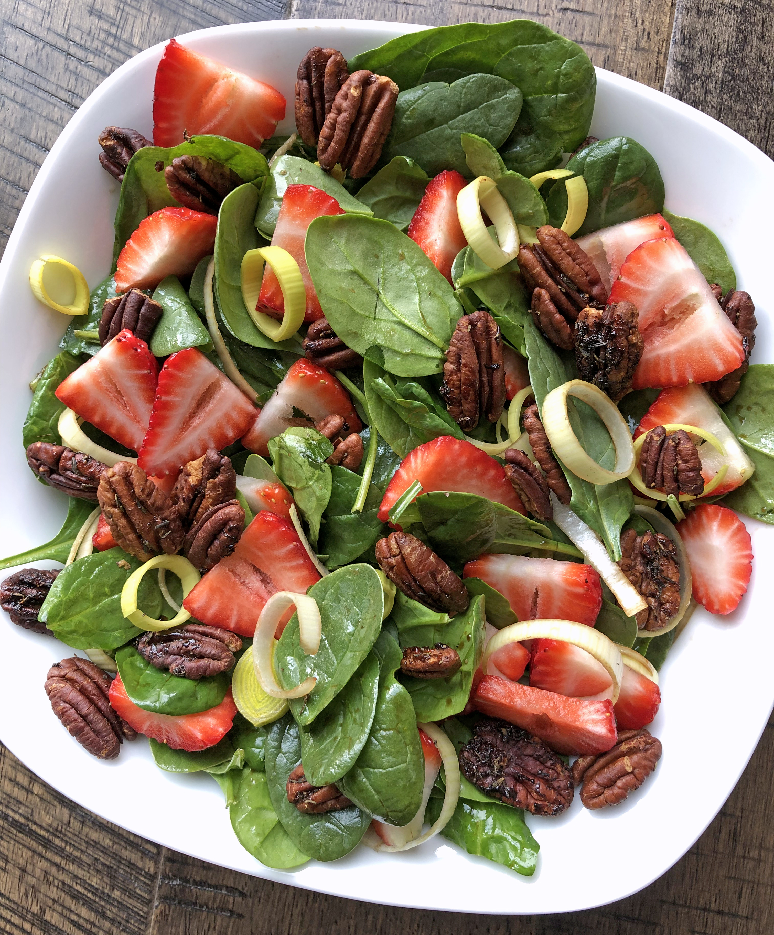 healthy strawberry spinach salad