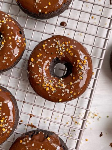 easy-vegan-baked-chocolate-donuts