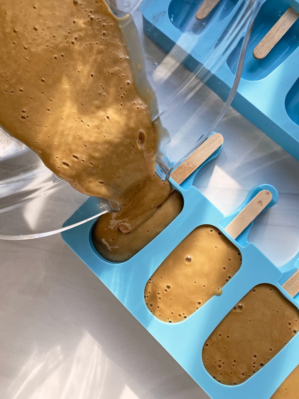 filling-the-popsicle-molds