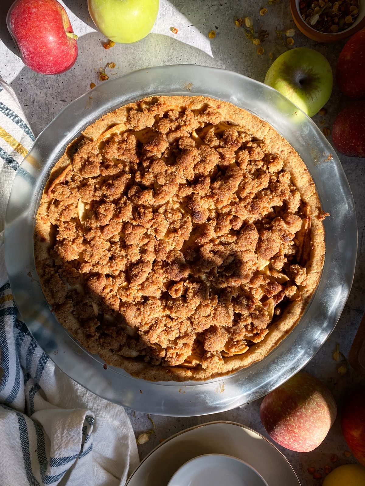 freshly baked apple pie