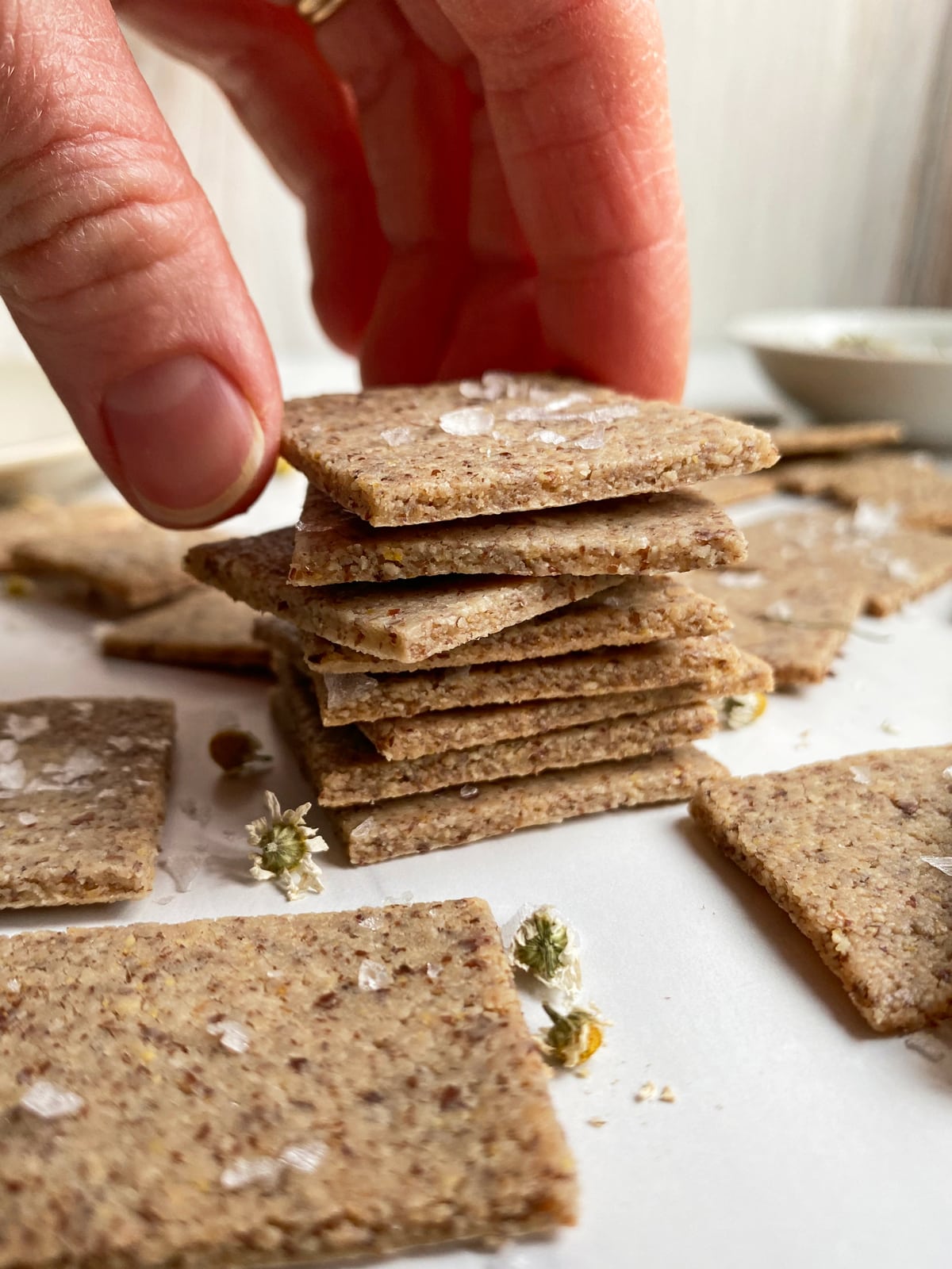 almond flour crackers