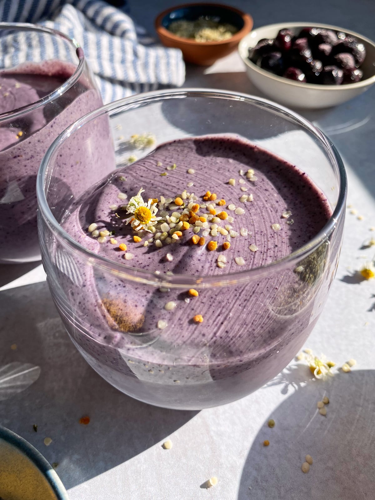 blueberry and hemp seed smoothie