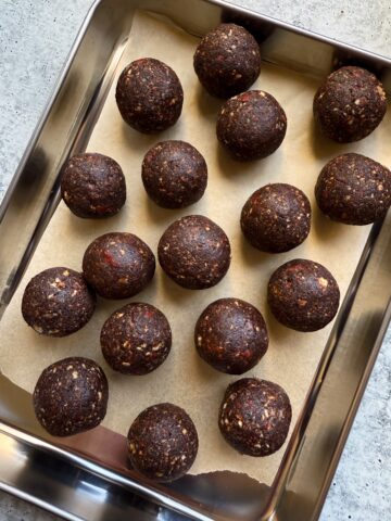Goji Berry Truffles (Paleo, Vegan) - Bake It Paleo