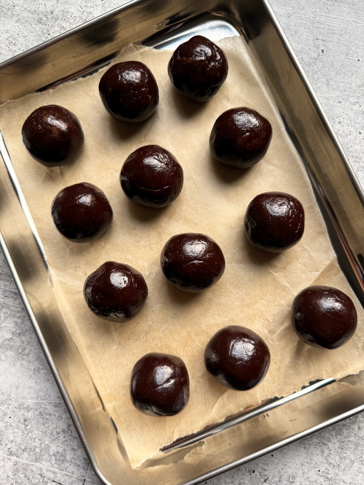Rolled filling for balls.
