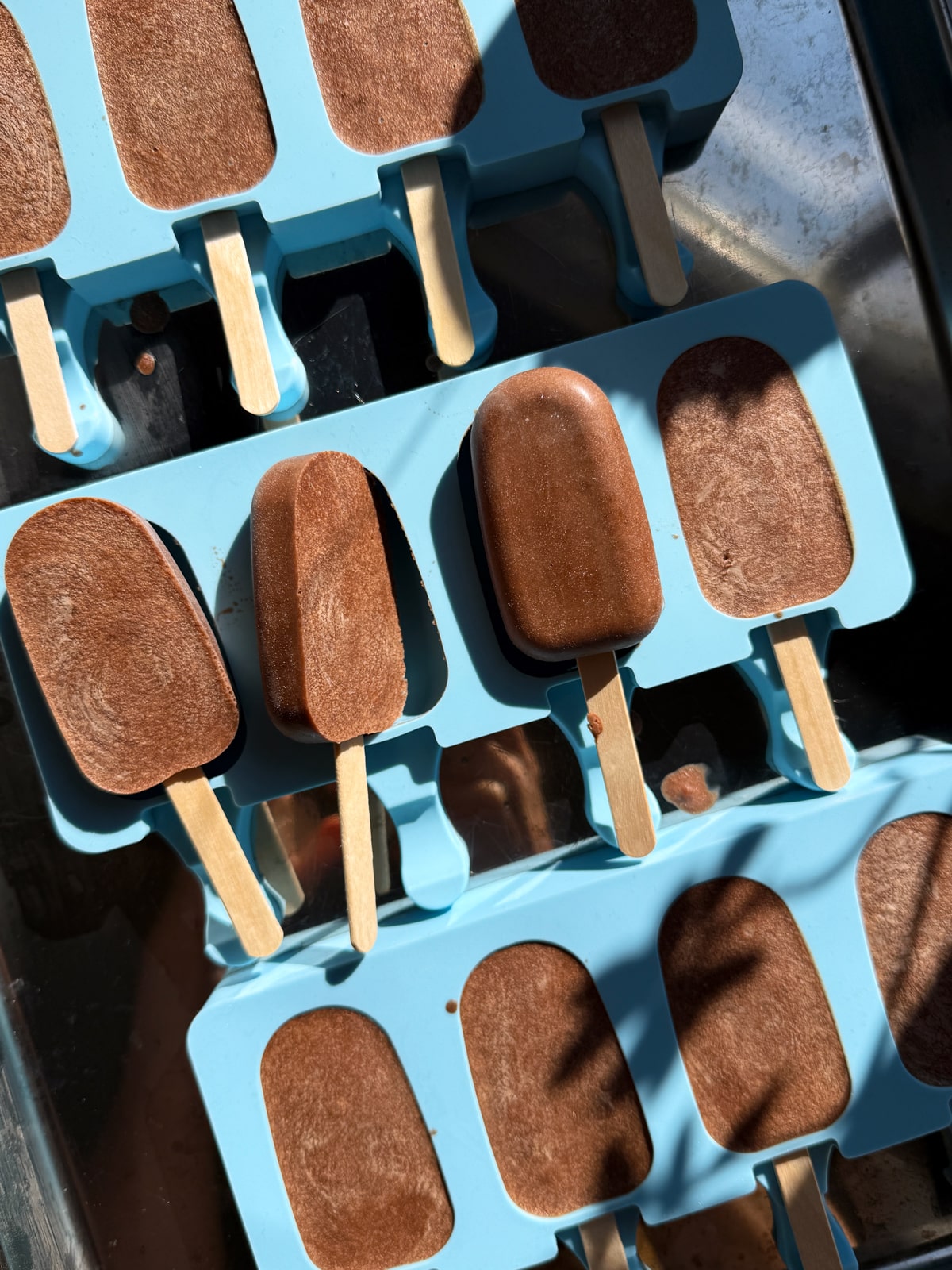 Taking the frozen fillings out of the popsicle mold.
