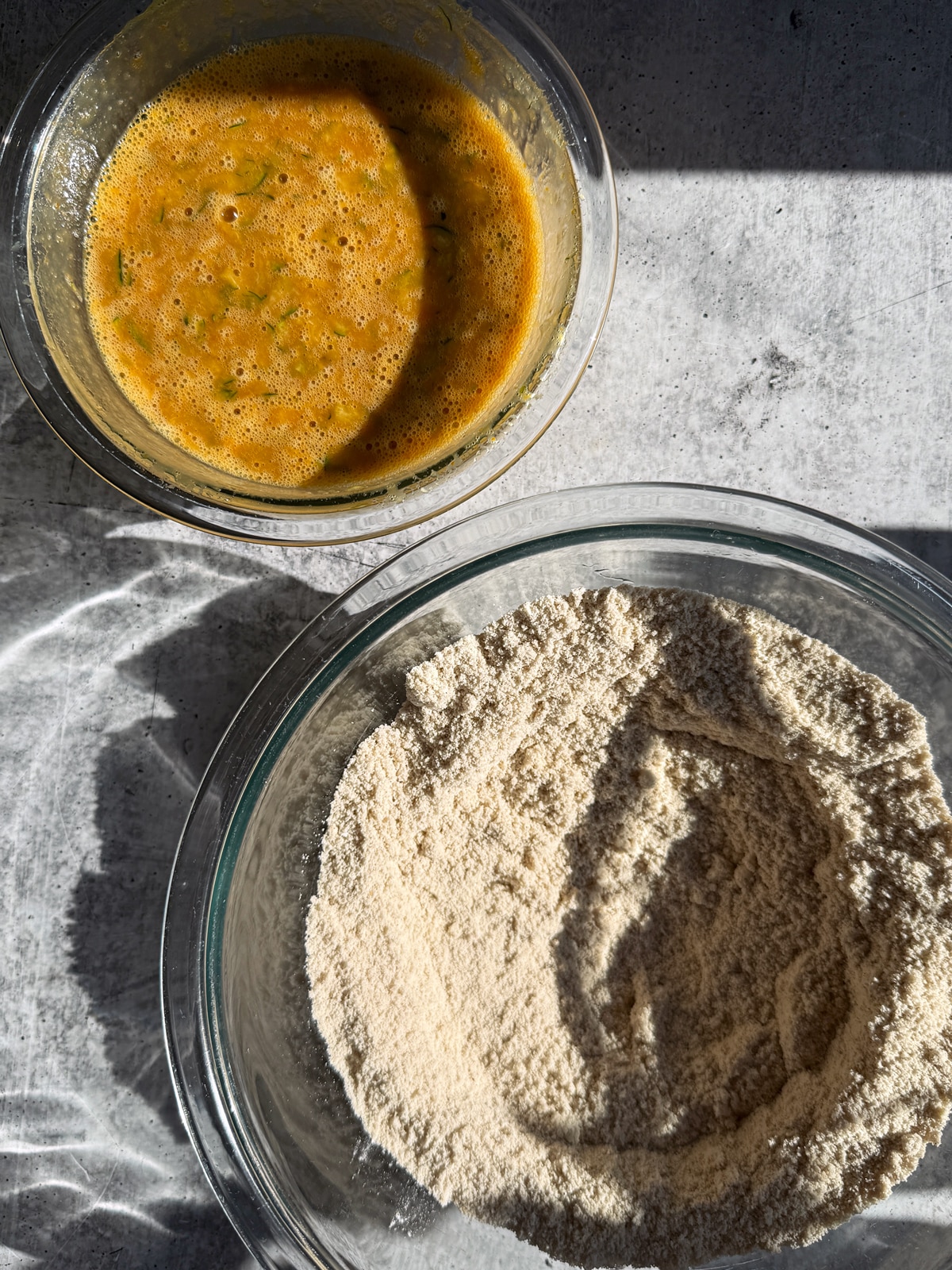 A bowl of the dry ingredients and a bowl of the wet ingredients.